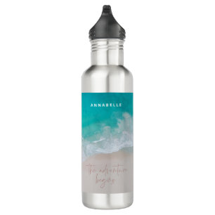 Der tropische Sandstrand ist personalisiert für d Edelstahlflasche