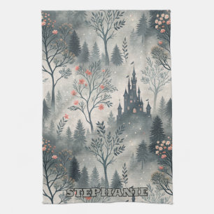 Der verzauberte Misty Forest mit dunklem Schloss - Geschirrtuch