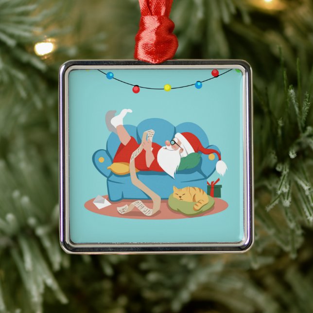 Der Weihnachtsmann auf dem Sofa im Schlafanzug Ornament Aus Metall (Baum)