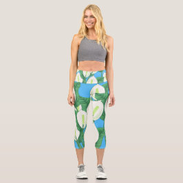 Der weiße Frieden liegt auf hellblauem Hintergrund Capri Leggings