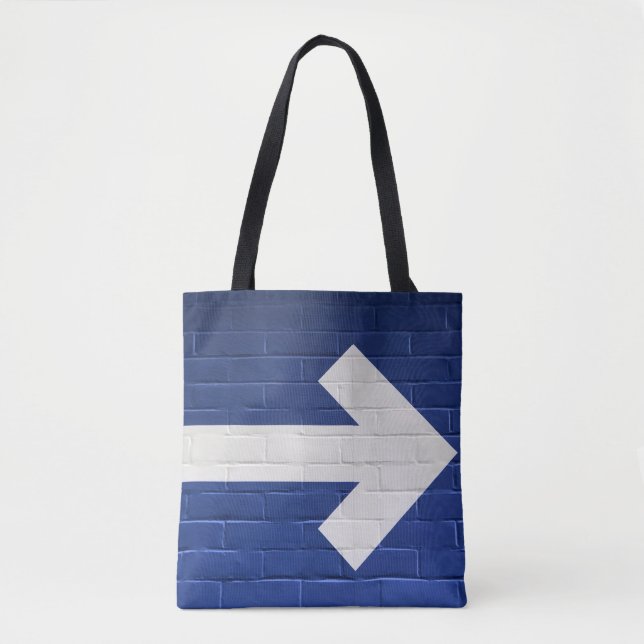 Der weiße Pfeil an der Backsteinwand Tasche (Vorderseite)