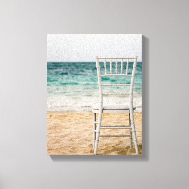 Der weiße Sessel am Strand Leinwanddruck (Vorderseite)