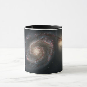Der Whirlpool Galaxy M51 & Companion im Weltraum Tasse
