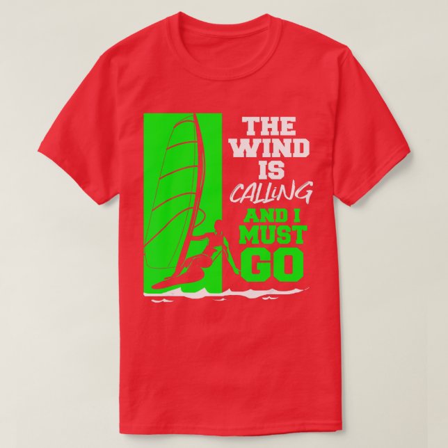 Der Wind ruft und ich muss Windsurfen gehen T-Shirt (Design vorne)