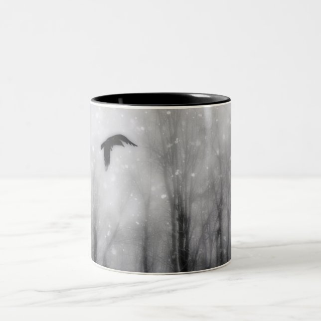 Der Winter-Waldschnee Zweifarbige Tasse (Mittel)