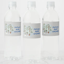 Der Winterwald trägt seine kalte Schneeflocke drau