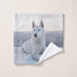 Der zauberhafte Weiße Husky-Hund im Schnee Waschlappen
