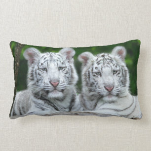 DER ZWEI WEISS-TIGER CUB PILLOW LENDENKISSEN