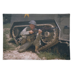 Der Zweite Weltkrieg Soldat kniet mit Garand Rifle Stofftischset