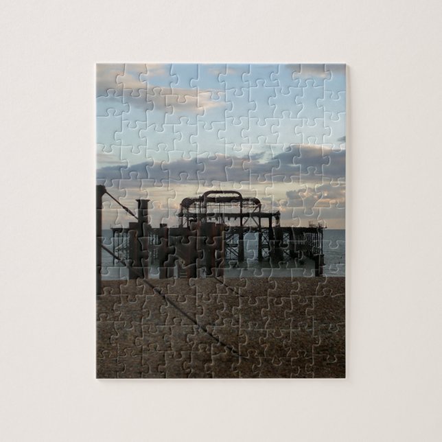 Derelict West Pier Brighton England (Vertikal)