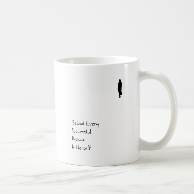 Derrière la femme est elle-même la tasse inspirée (Droite)