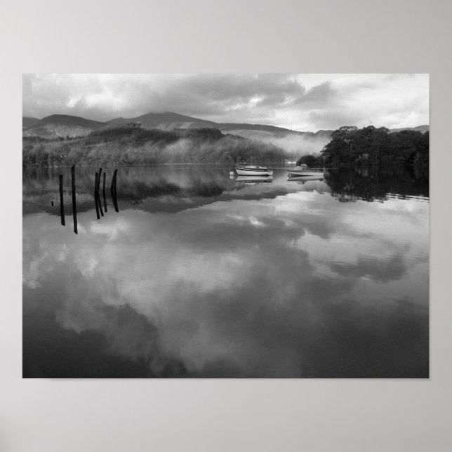 Derwentwater Reflections: Lake District, Cumbria Poster (Vorne)