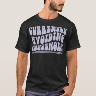 Derzeit vermeidet Hausarbeit Lustiger Humor Sarkas T-Shirt
