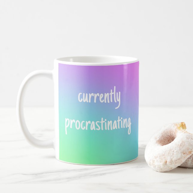 Derzeit verzögert die Aufschiebung der farbenfrohe Kaffeetasse (Mit Donut)