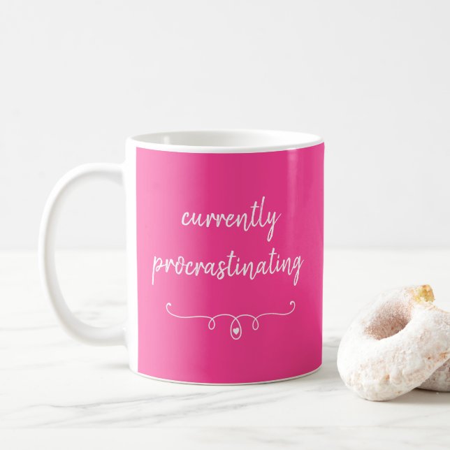 Derzeit verzögert die Aufschiebung der hellrosa Ta Kaffeetasse (Mit Donut)