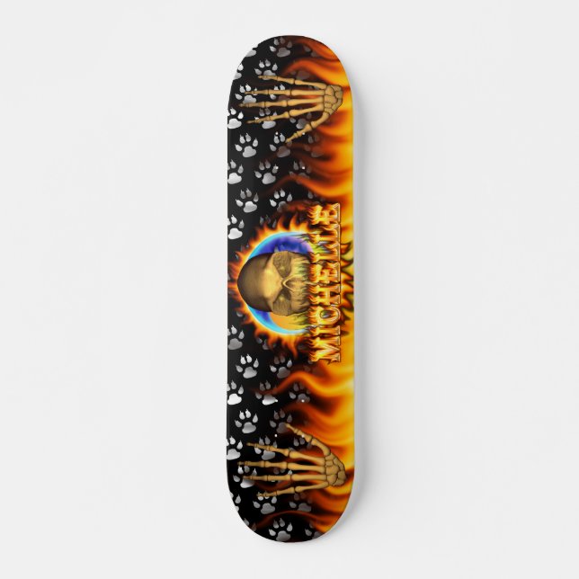 DES des wirklichen Feuers Michelle-Schädels und Skateboard (Vorne)