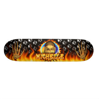 DES des wirklichen Feuers Michelle-Schädels und Skateboard