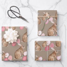 Des lapins de papier kraft rustiques partageant la