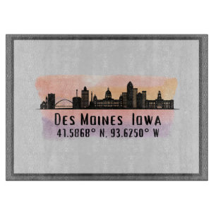Des Moines IA City Skyline Latitude und Longitude Schneidebrett
