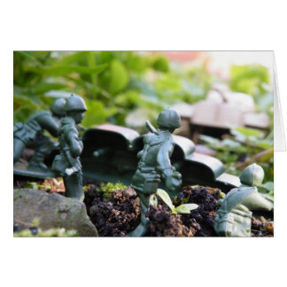 des soldats en jouets prennent un char