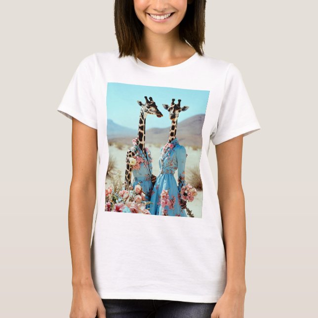 "Desert Elegance: Giraffen in Couture" T-Shirt (Vorderseite)