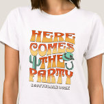 Desert Junggeselinnen-Abschied Western Cowboy Groo T-Shirt<br><div class="desc">Treten Sie ein in Abenteuer mit diesem Desert Theme Junggeselinnen-Abschied Custom T - Shirt! Genießen Sie den Reiz der Wüste, während Sie auf einem einmaligen Junggeselinnen-Abschied beginnen. Diese exklusive Kollektion individueller T - Shirt erfasst das Wüstenmotiv und verleiht ihr Stil und Eleganz, um bleibende Erinnerungen für Ihren Strandausflug zu schaffen....</div>