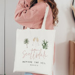 Desert Palm & Cactus Junggeselinnen-Abschied Tragetasche<br><div class="desc">Herzlich willkommen zu Ihrem Bachelorettenwochenende mit diesen niedlichen personalisierten Totentaschen. Im Design finden Sie Aquarellkaktus,  Palmen und Champagner-Glasbilder,  darunter (mit Scottsdale gezeigt) in handgeschriebenen Schriftzeichen. Zwei weitere benutzerdefinierte Textfelder unten bieten Platz für Ihre Textauswahl. Diese werden mit "vor dem Schleier" und das Jahr mit römischen Ziffern angezeigt.</div>