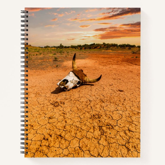 Deserts | Desert with Cow Skull Notizbuch (Vorderseite)