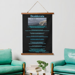 Desiderata Gray Wolves stehend von der Uferstraße Wandteppich Mit Holzrahmen