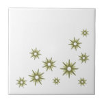 Design der grünen Sternexplosion Mitte des Jahrhun Fliese<br><div class="desc">Modernes inspiriertes Design aus der Mitte des Jahrhunderts mit Vintagen Retro-grünen Sternexplosionen in Bio Design auf weißem Hintergrund. Einfaches, sauberes modernes Design.</div>
