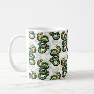 Design der Schlange im weißen Hintergrund Kaffeetasse