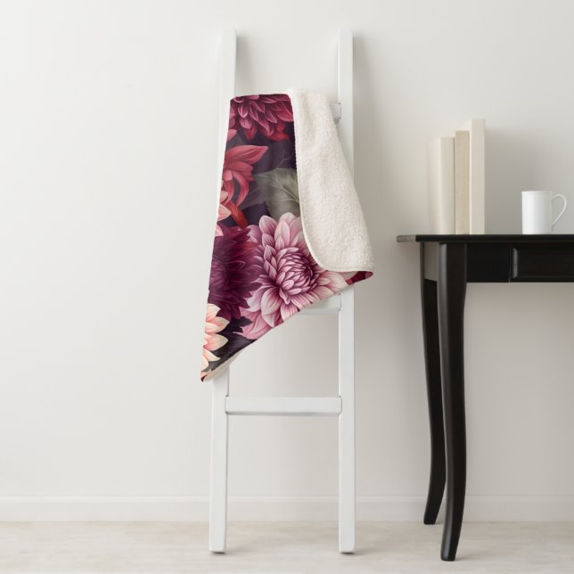 Design des Musters "Wasserfarbe Rosa Dahlia" Sherpadecke (Beispiel)