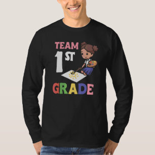 Design für ein Mädchen der ersten Klasse T-Shirt