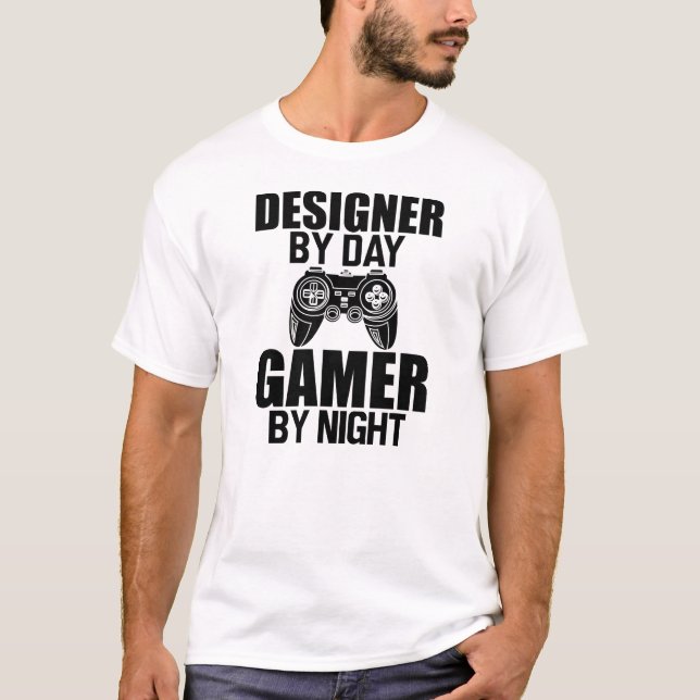 Designer by day Gamer by night T-Shirt (Vorderseite)