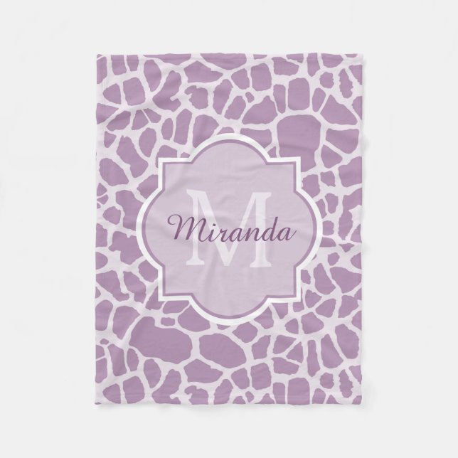 Designer-lila Monogramm-Giraffen-Druck und Name Fleecedecke (Vorderseite)