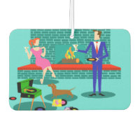 Couple rétro avec Freshener à air de chien