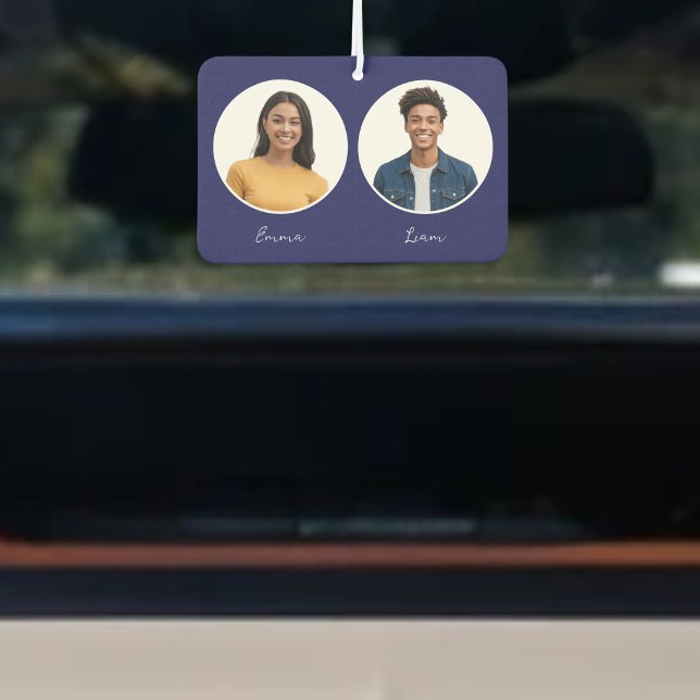 Désodorisant Pour Voiture Nom du pilote et du partenaire Photos personnalisé (A custom car air freshener with photos of the driver and partner in circles, personalized with names)