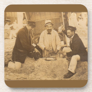 Dessous-de-verre 1914 fun on the beach in Germany