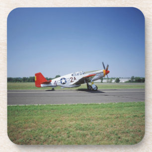 Dessous-de-verre Avion rouge de queue de P-51 C Tuskegee à l'air de