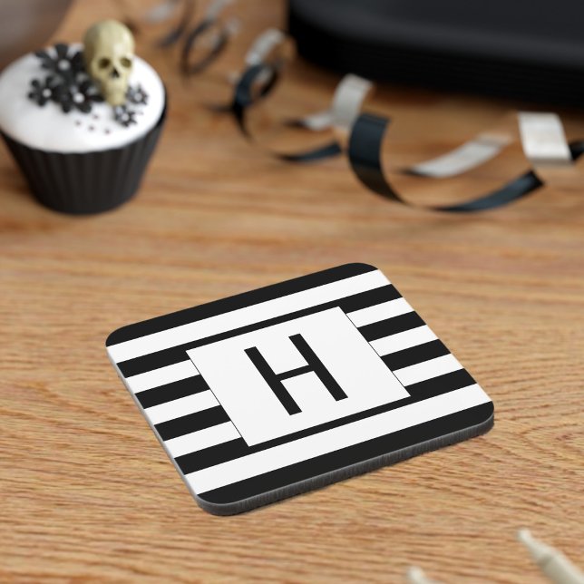 Dessous-de-verre Bande élégante noire et blanche Monogramme (A stylish black and white striped coaster with space for your initial)