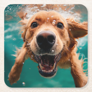 Dessous De Verre Carré Golden Retriever heureux nageant sous l'eau
