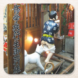Dessous De Verre Carré Humour Japonais - Chien tirant des culottes vers l