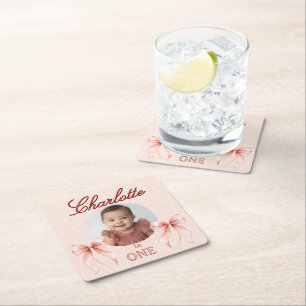 Dessous De Verre Carré Première année avec un nœud rose !