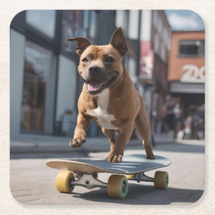Dessous De Verre Carré Skateboard Stunt : Un Staffy en déplacement