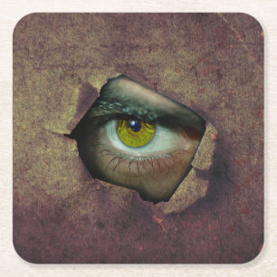 Dessous De Verre Carré Yeux déplaisant à travers un trou dans le mur