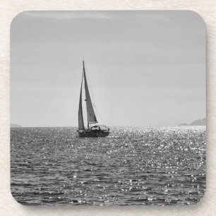 Dessous-de-verre Cool photo moderne bateau à voile en été