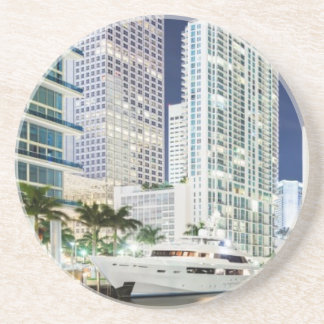 Dessous De Verre En Grès Bâtiments le long de la rivière Riverwalk de Miami