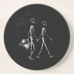 DESSOUS DE VERRE EN GRÈS COUPLES SQUELETTIQUES B&W DE DÉPLACEMENT DE VISION