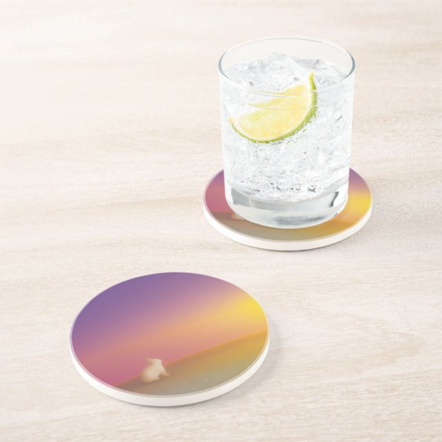 Dessous De Verre En Grès Lapin blanc mignon sur Grassy Hill au lever du sol (Côté)