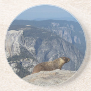Dessous De Verre En Grès Marmotte surplombant la Demi-Dôme de nuages Repos